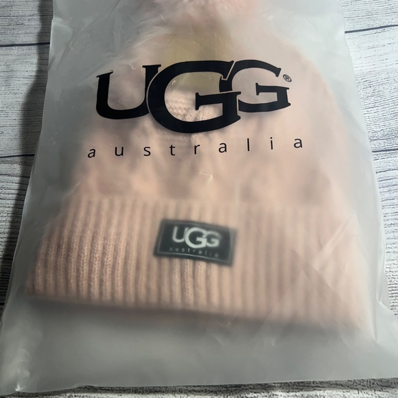 UGG BEANIE (PINK) - Picture 4 of 4